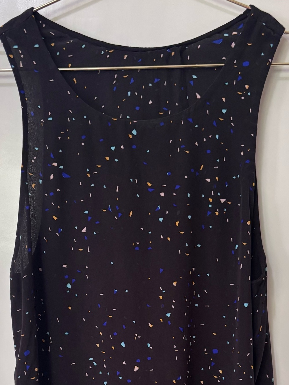 Wilfred| Aritzia| Sulk Black Sleeveless Camisole w/Blue & Orange Confetti Sz XS